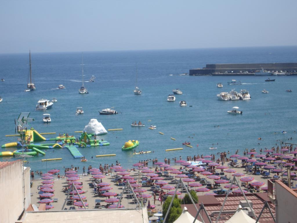 Hotel La Rusticana Giardini-Naxos Buitenkant foto