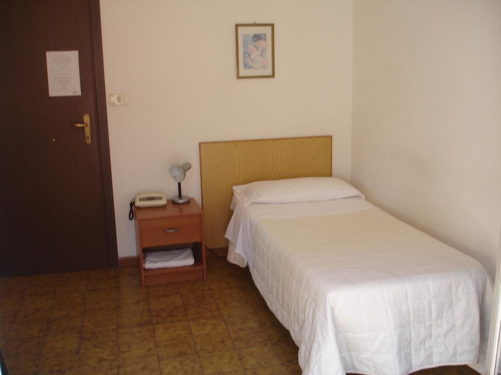 Hotel La Rusticana Giardini-Naxos Kamer foto