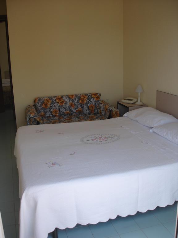 Hotel La Rusticana Giardini-Naxos Kamer foto